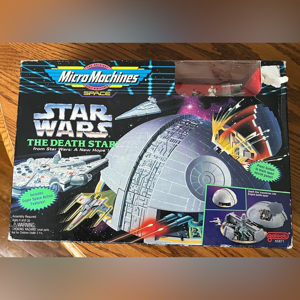 Vintage MicroMachines “Space” STAR WARS - 
The Death Star play set